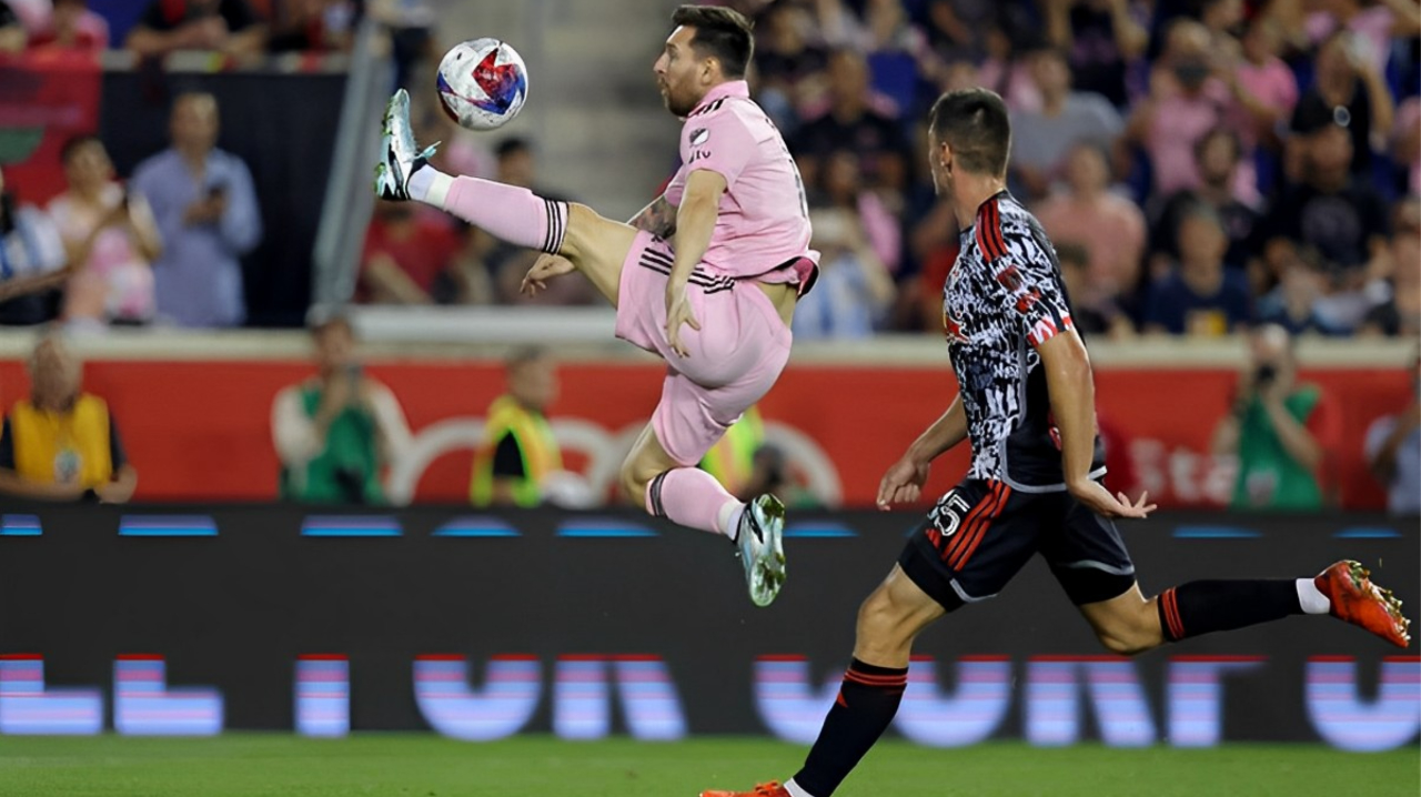 见证梅西美职联首秀把球传进球门!