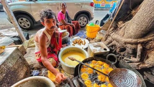印度摊贩家族，霸占一颗百年古树，制作致命美食