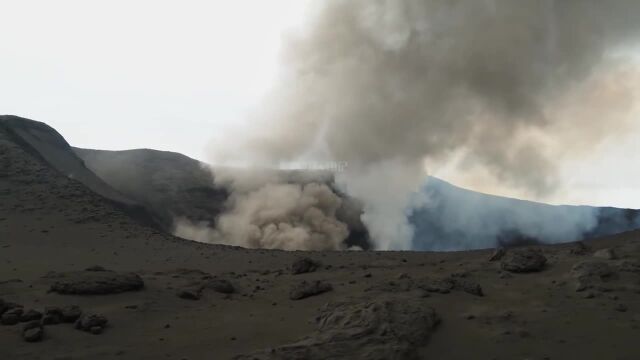 正在喷发的火山口有多壮观?带你近距离围观!