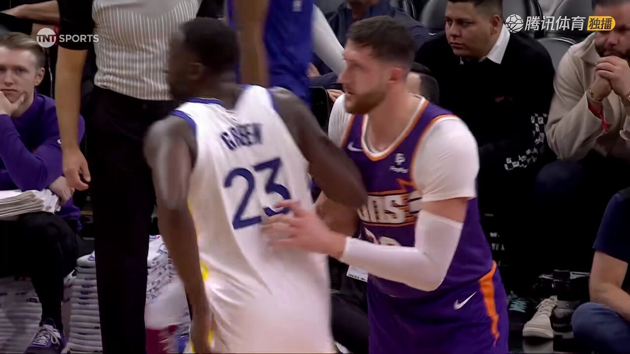 努尔基奇正常卡位 格林一拳直击面门