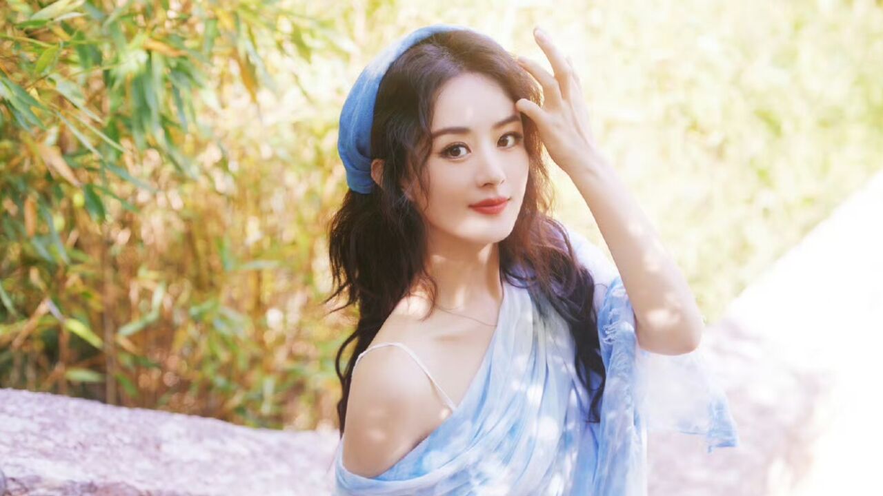 太飒!赵丽颖女团风造型,吊带配红发新潮又大胆