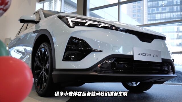 对比同价位热销新能源SUV,看看极狐阿尔法T5产品力强在哪?