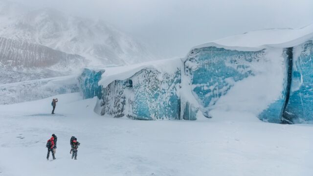 冬游西藏:冒雪闯藏东,日龙巴冰川亲近蓝冰