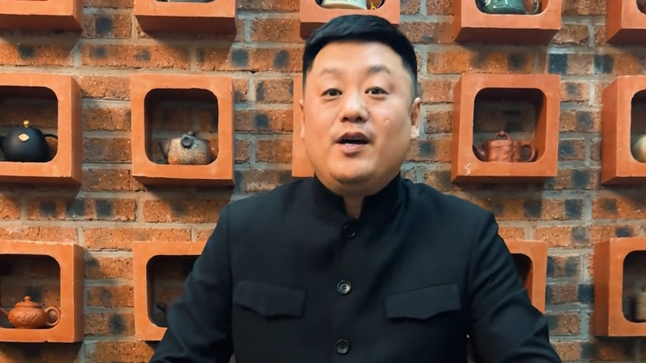 宋晓峰为安徽春晚跳科目三道歉,导演执意安排,他作为演员配合演出是