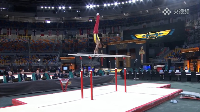 两次摔下双杠!体操世界杯开罗站,哥伦比亚少年大型翻车现场