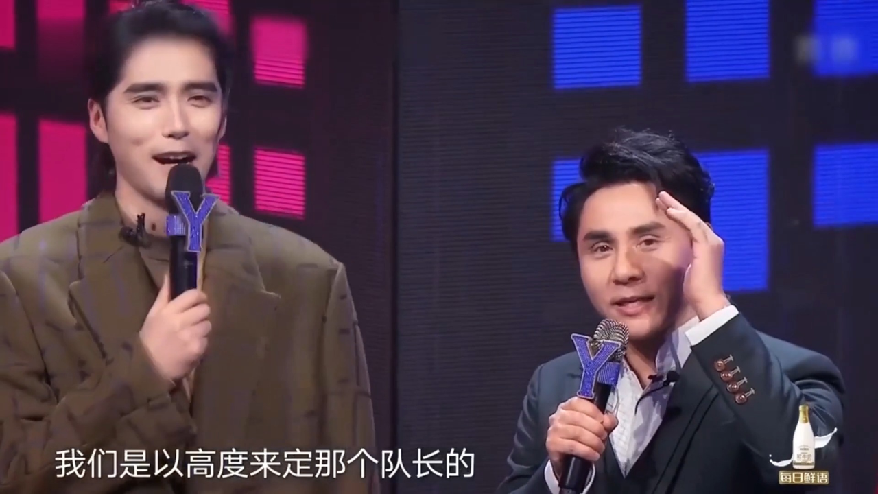 周深阿云嘎真是好哥俩,一见面就互怼,像小孩子一样