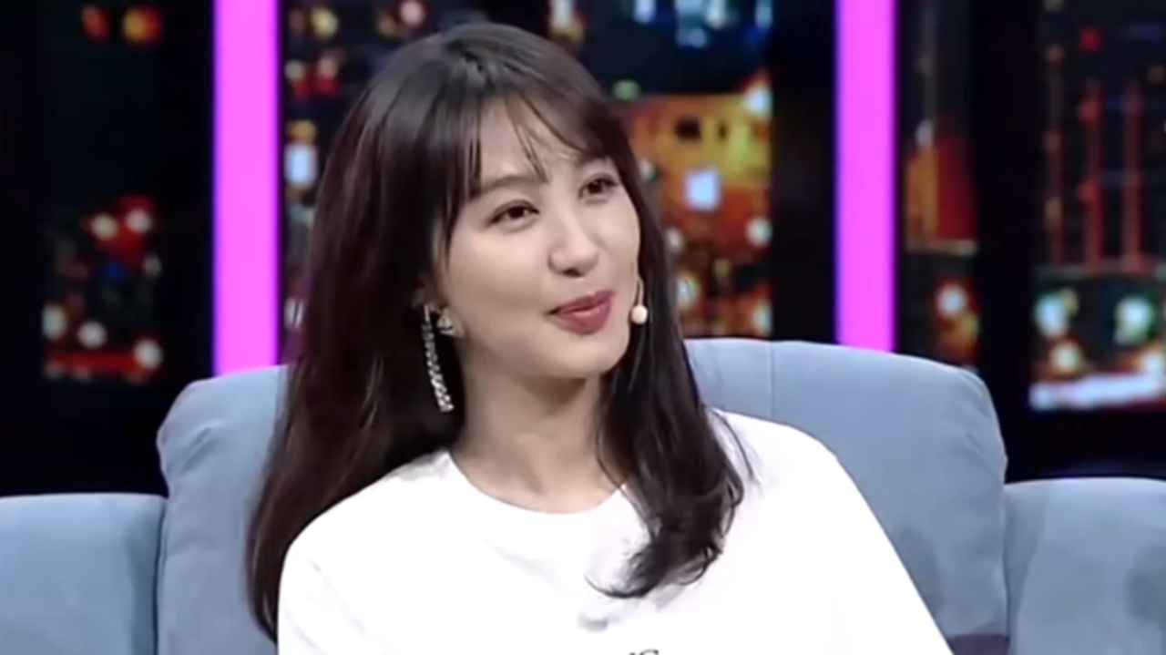 李菲儿参加滑冰节目前,对滑冰一窍不通,练习时经常受伤