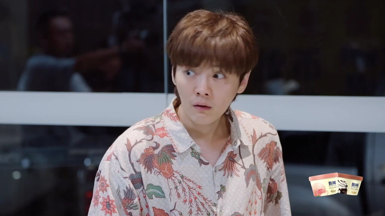 鹿晗综艺之神降临##鹿晗吃鸭头饿到上手抓##哈哈哈哈哈