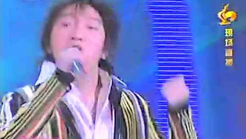 《老鼠爱大米》捧红网络歌手杨臣刚 登2005年央视春晚