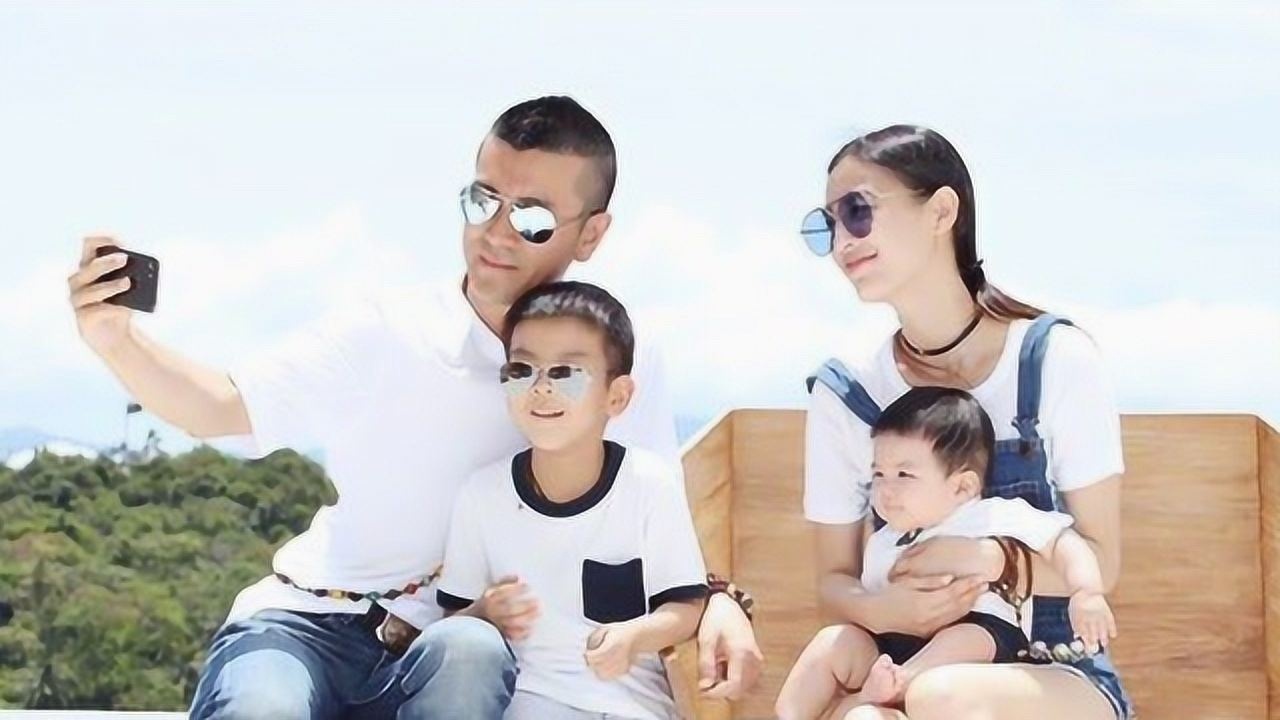 黄圣依杨子结婚十周年晒全家福萌宝肉嘟嘟很可爱