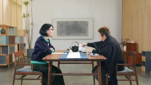 好独特，韩红接受采访还自带茶具茶叶，喝茶的口味一直没变