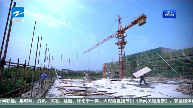 高温来袭:长兴——高温下项目施工忙 志愿者走进工地送清凉