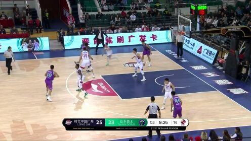 《CBA全场集锦》哈德森经典不看人妙传 梅斯双手重扣震颤篮筐