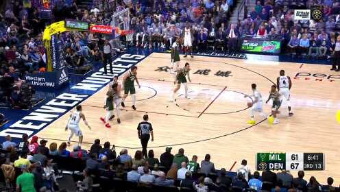 《NBA全场回放》【原声回放】雄鹿vs掘金 第3节 穆雷飞身隔扣威尔森