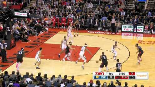 《NBA比赛集锦》范弗里特撕裂防守送出妙传 伊巴卡人群中腾空而起暴扣终结