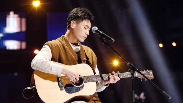 隔壁老樊带着他的吉他来了!温柔歌声令人沉醉