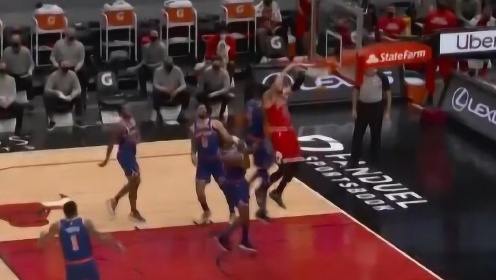 《NBA全场集锦》拉文一飞冲天折叠暴扣 托平空接炸筐还以颜色