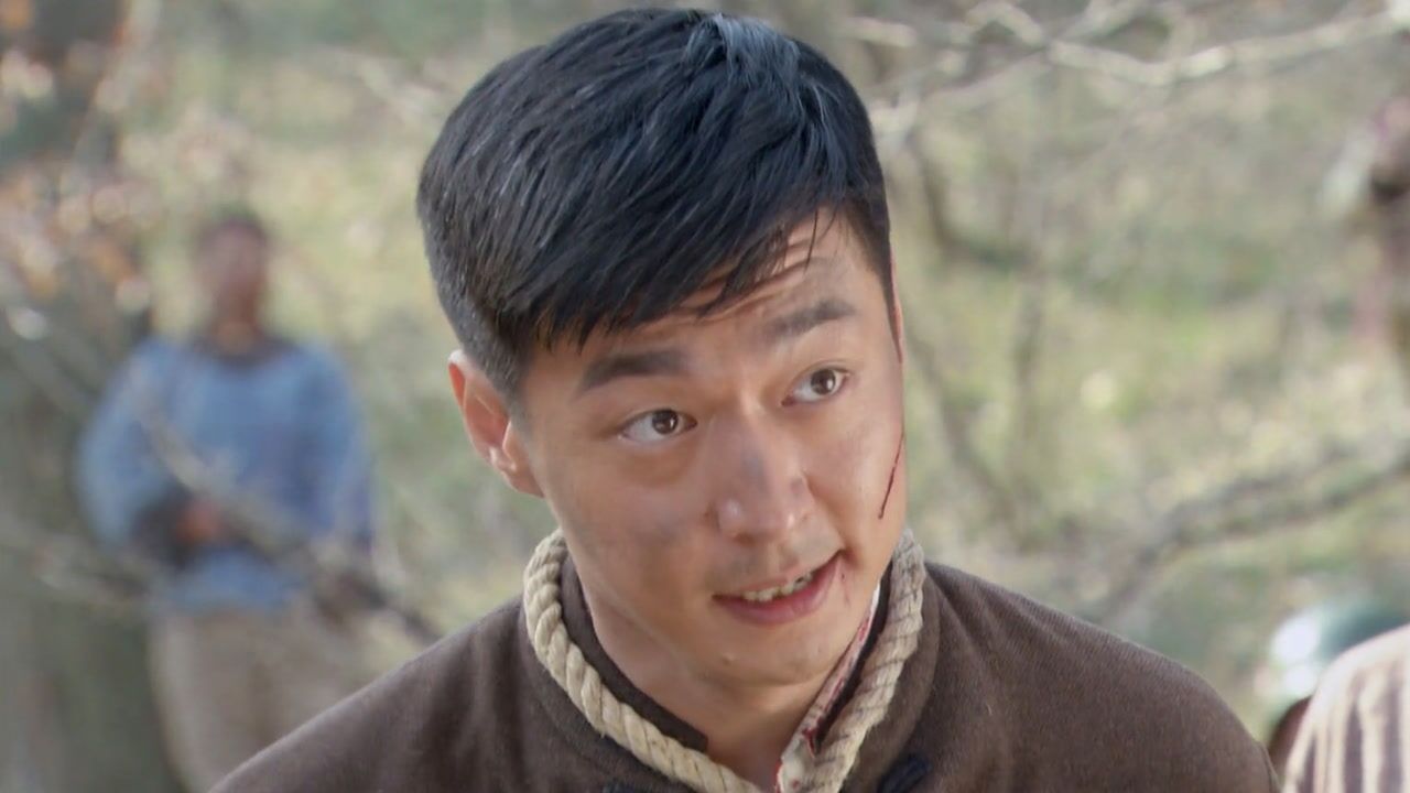 《烽火线》第十四集02:沙麻子要胡杨林给土匪下跪,胡杨林宁死不从,沙