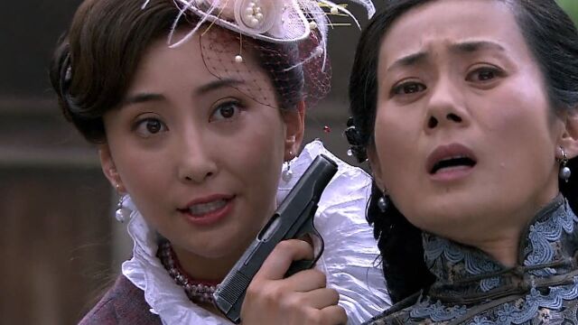 《铁梨花》第40集03:赵嫣然开枪打死柳天赐,并误杀自己的母亲