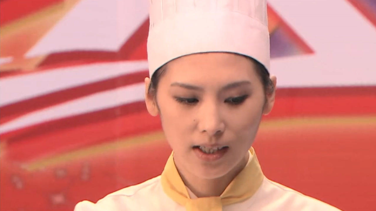 《后厨》第32集02:赛场上小美居然使用美人计,大嘴走神把酱油倒多了