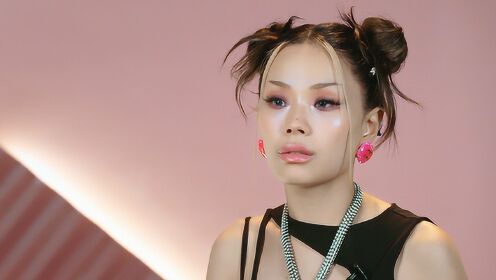 黑怕女孩花絮万妮达讲述初来北京时的emo时刻