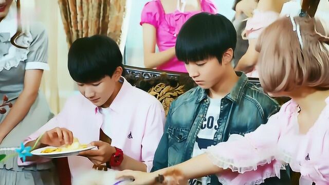 tfboys误入洛丽塔店铺开启变装模式