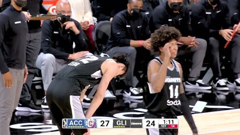 《NBA全场集锦》曾凡博突破中意外倒地 脚踝疼痛被替换下场