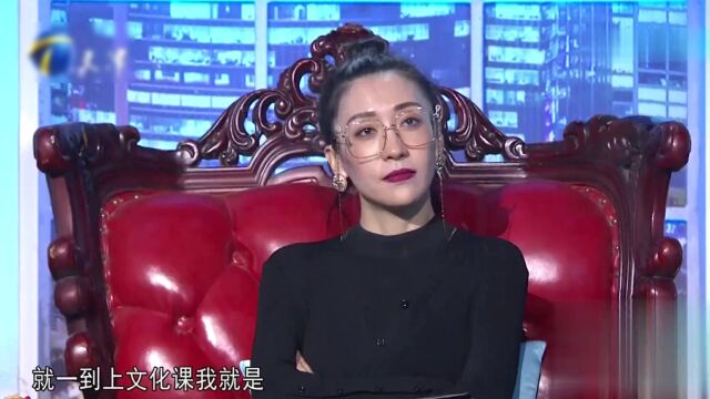 营销女孩自称“孔雀型”人格,说话有条有理,口才真好!