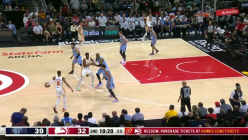 《NBA全场集锦》防守形同虚设！博格达诺维奇人缝直传助飞贝顶着双人夹击暴扣炸筐