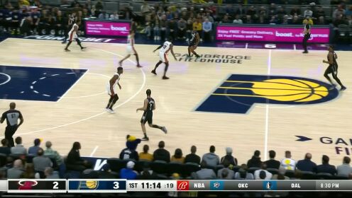 《NBA全场集锦》这是什么操作？巴特勒快攻一打零竟然脱手
