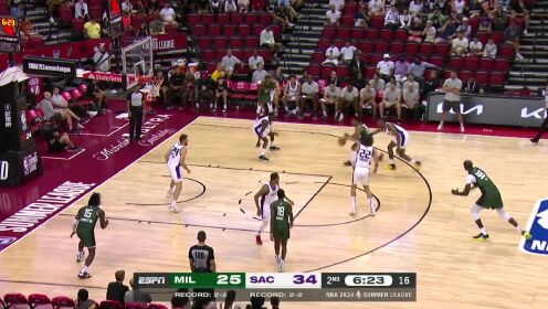 《NBA全场集锦》暴力美学展现的淋漓尽致！利文斯顿禁区滞空折叠拉杆上篮美如画