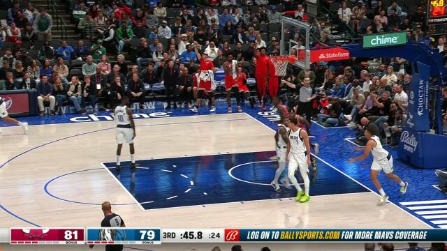 丝滑配合！公牛队抢断快速反击 多森姆一马当先轻松上篮取分