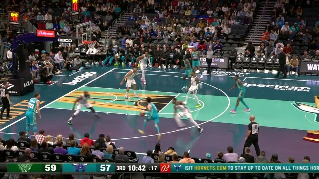 三球妙笔生花送助攻 威廉姆斯一步登天空接暴扣