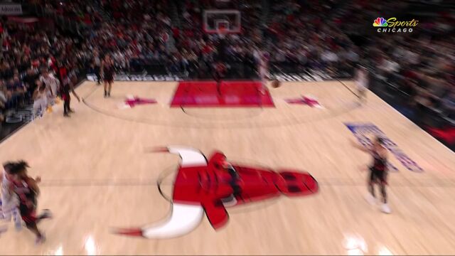 这就是扣篮王的实力 拉文反击一步登天大鹏展翅献上精彩暴扣