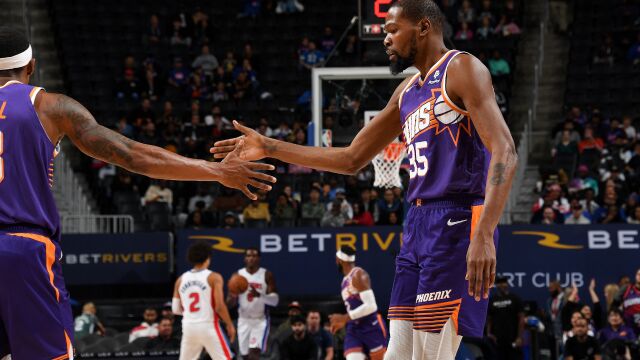 杜兰特vs活塞集锦 砍下12分杜兰特区域无人可挡发挥出色