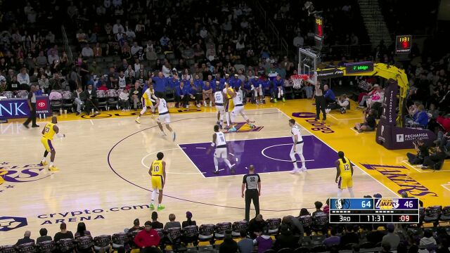 王牌对王牌 老詹和东契奇飚起超远三分互不相让