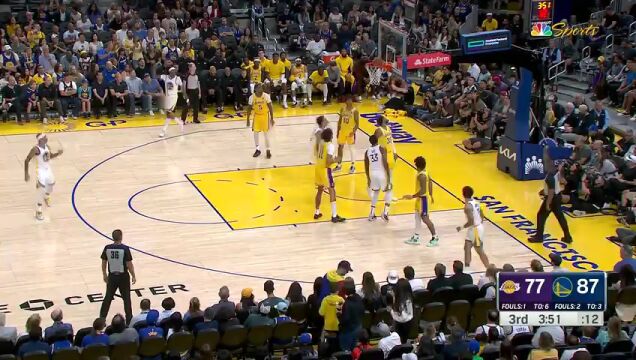 打的十分强硬 盖伊篮下强起打进还有加罚