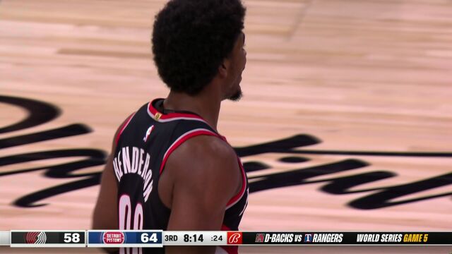 三分投不进还有我 汤普森干拔折叠双手暴扣尽显身体天赋