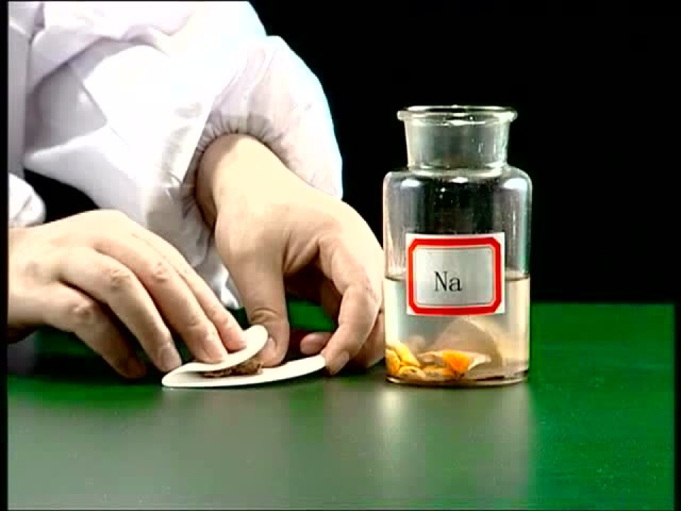 金属钠的切割与燃烧_高清1080P在线观看平台_腾讯视频
