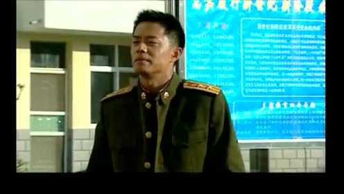 士兵突击编剧兰晓龙说，如果袁朗不演了，绝对不写下一部了！太帅