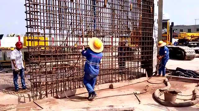 地下连续墙钢筋笼吊装_腾讯视频