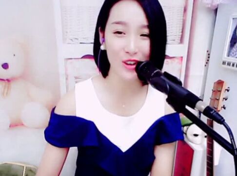 本山传媒二人转演员梁红演唱黄梅戏夫妻双双把家还