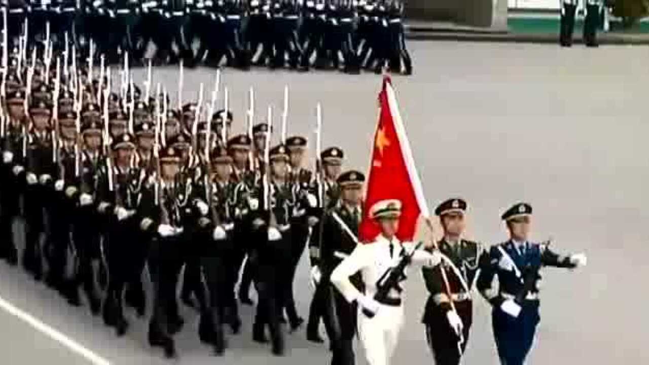 实拍中国人民解放军分列式表演，这场面看得人热血沸腾，太震撼了_腾讯视频