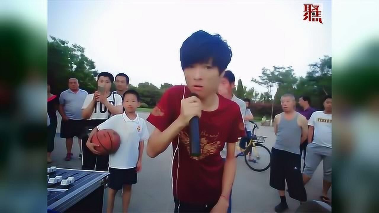 王亮演唱小沈阳歌曲我的好兄弟朋友情谊比天还高比地还辽阔