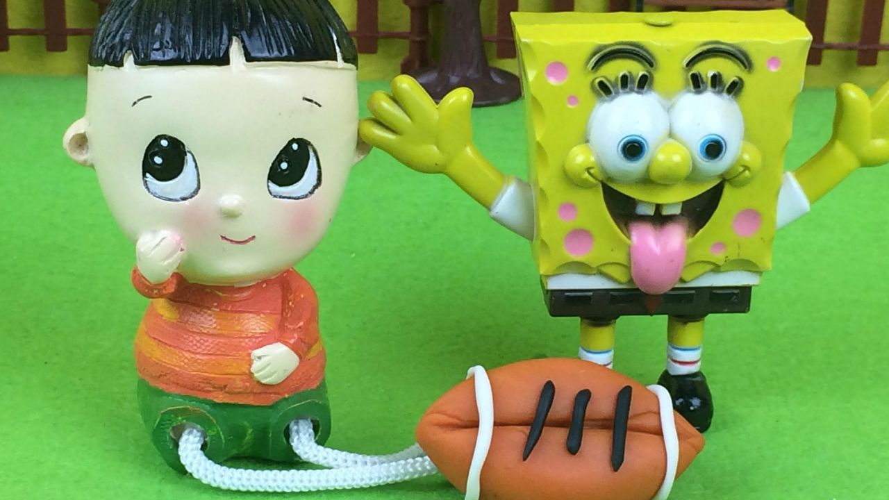 海绵宝宝和大头儿子橡皮泥彩泥玩具制作橄榄球