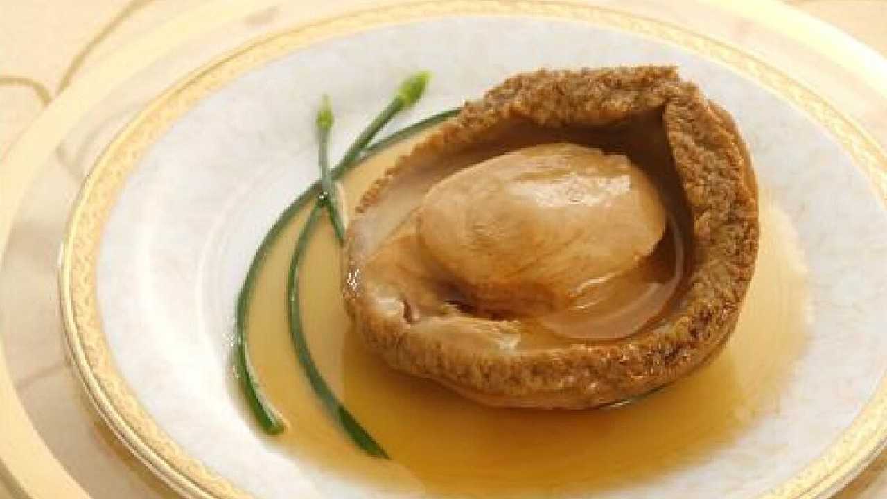 一口鲍鱼一口金，鲍鱼是四大海味之首，但这几类人再想吃都不要吃