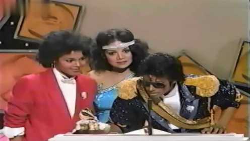 1984年迈克尔杰克逊横扫格莱美8项大奖实况（男嘉宾上台亲吻MJ的手）