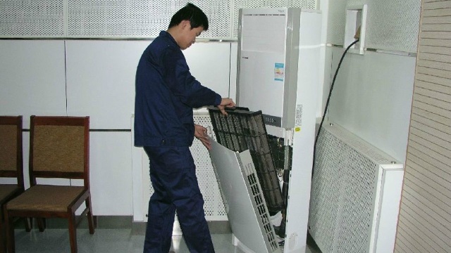 柜机空调清洗视频,空调清洗现场操作实拍,柜式空调清洗技术培训