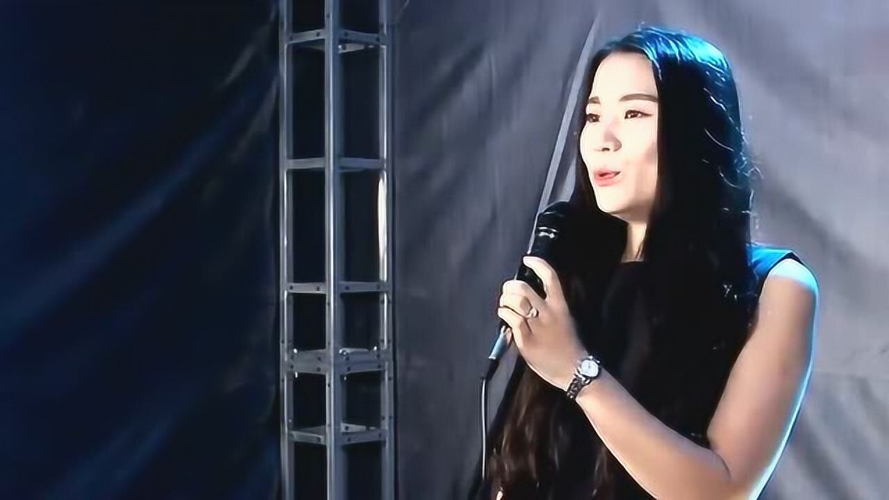 酒吧女歌手深情翻唱成都沙哑嗓音好听醉了