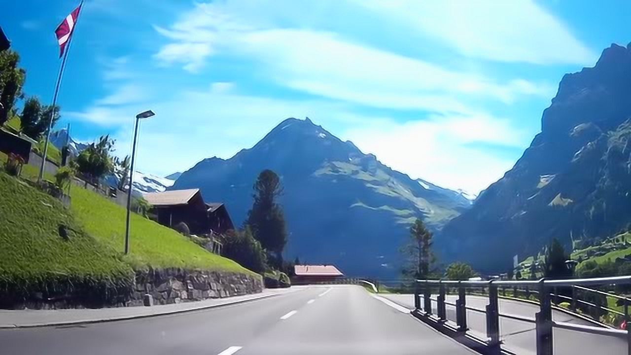 在这样风景优美的路上的开车，实乃人生一大享受_高清